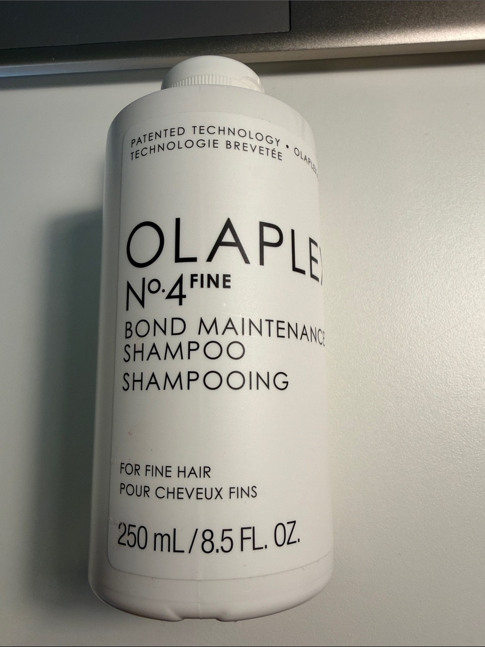 OLAPLEX No.4 Fine Bond Maintenance Shampoo - White
